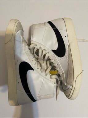 Nike Blazer Mid '77 - High Top Sneaker - Women’s US 7.5 - White